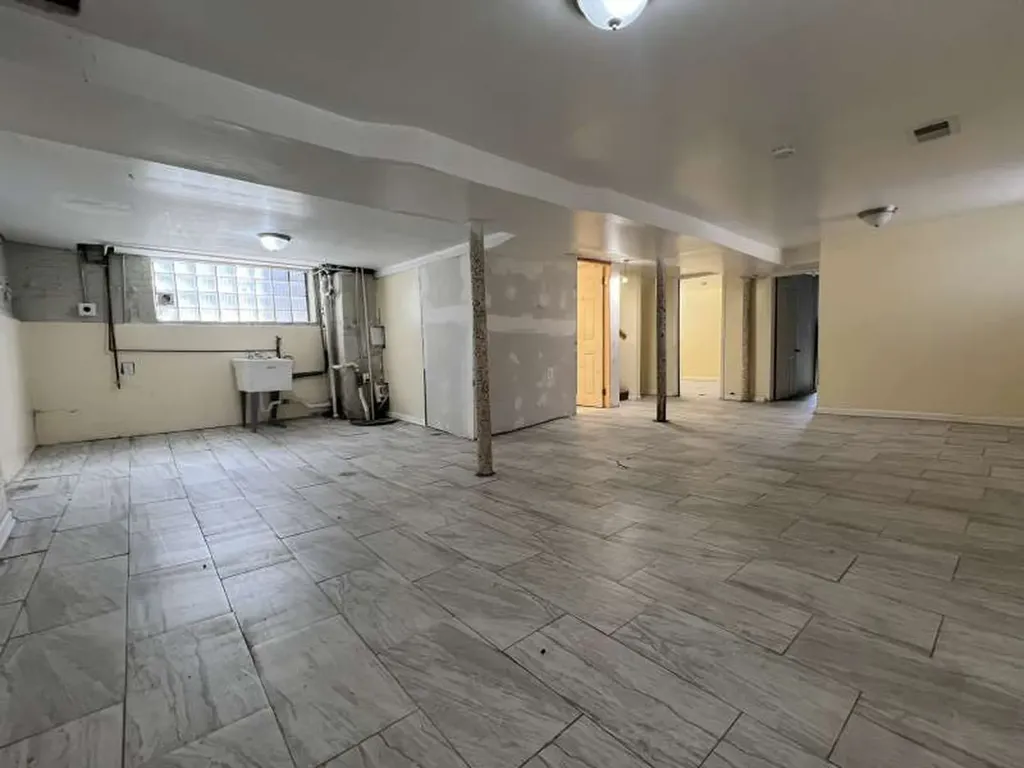 11039 South Wallace Street Chicago IL 60628