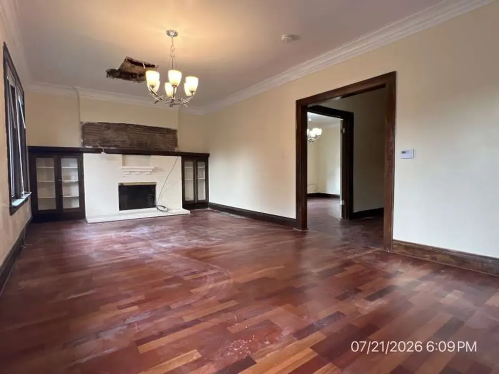 11039 South Wallace Street Chicago IL 60628