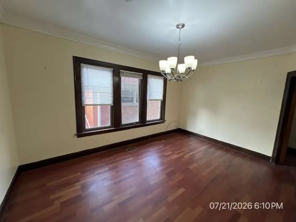 11039 South Wallace Street Chicago IL 60628