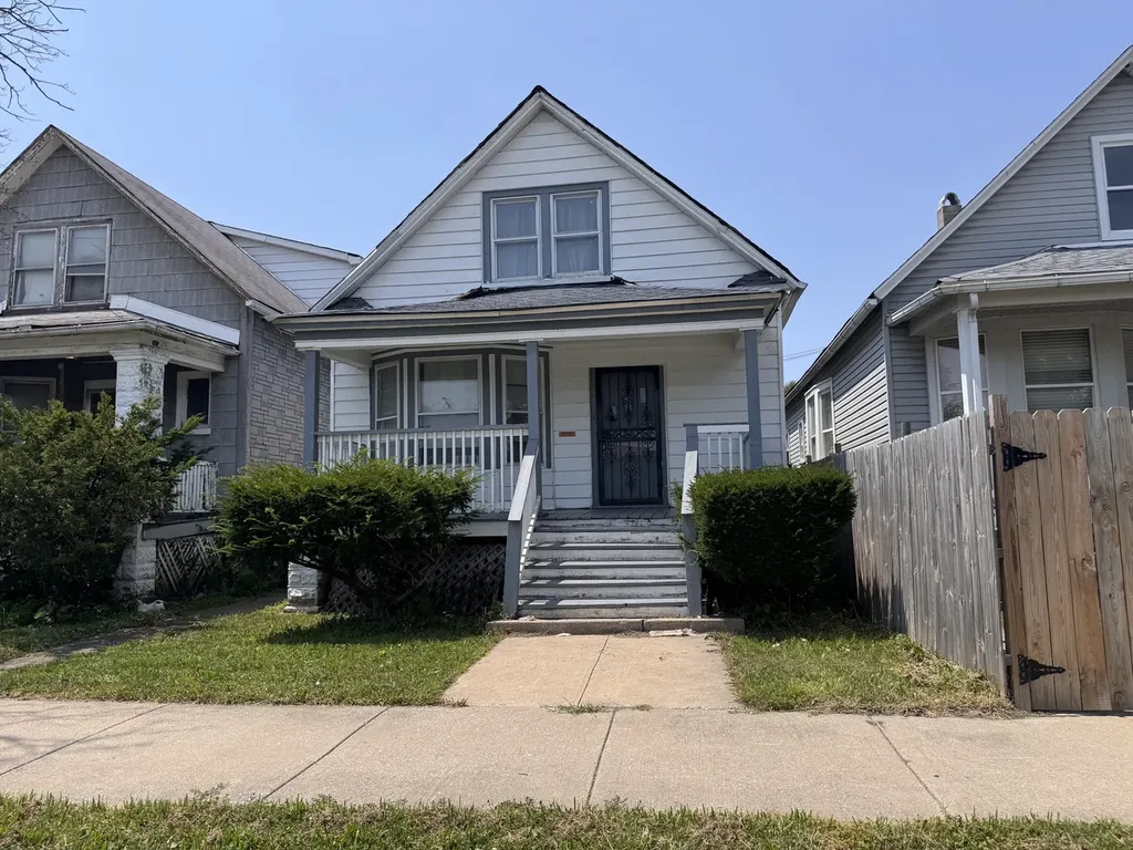 10406 South Indiana Avenue Chicago IL 60628