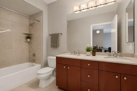 565 West Quincy Street Chicago IL 60661