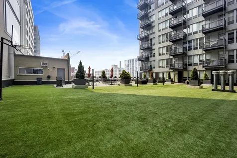 565 West Quincy Street Chicago IL 60661
