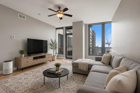 565 West Quincy Street Chicago IL 60661