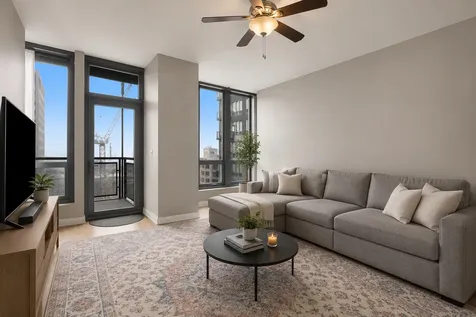 565 West Quincy Street Chicago IL 60661