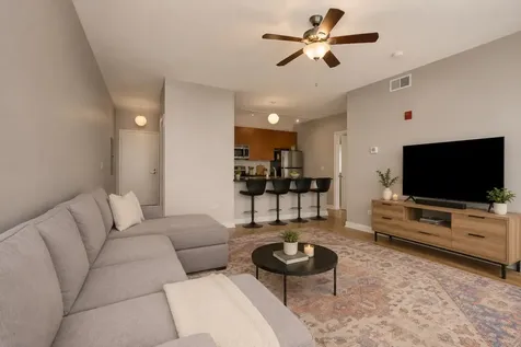565 West Quincy Street Chicago IL 60661