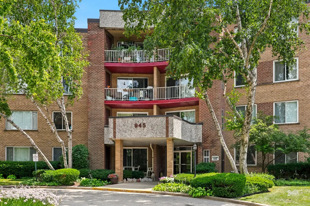 945 East Kenilworth Avenue Palatine IL 60074