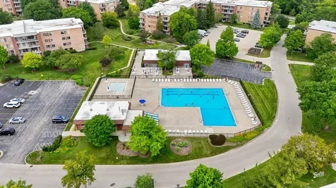 945 East Kenilworth Avenue Palatine IL 60074