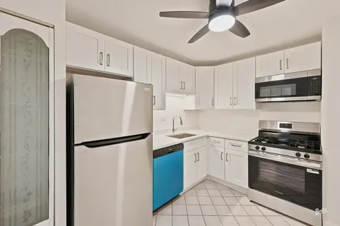 945 East Kenilworth Avenue Palatine IL 60074