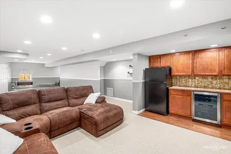 712 Christopher Street Plano IL 60545