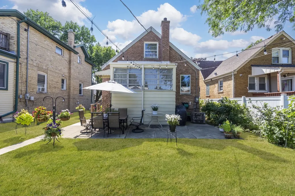 4833 North Moody Avenue Chicago IL 60630