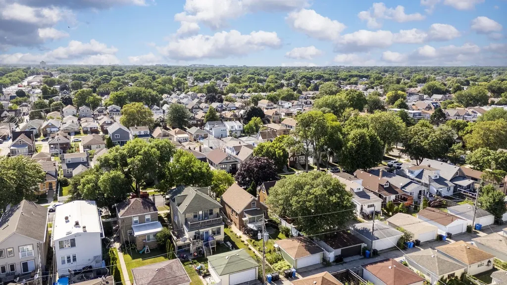 4833 North Moody Avenue Chicago IL 60630