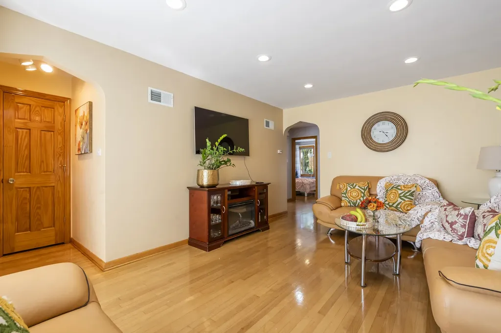 4833 North Moody Avenue Chicago IL 60630
