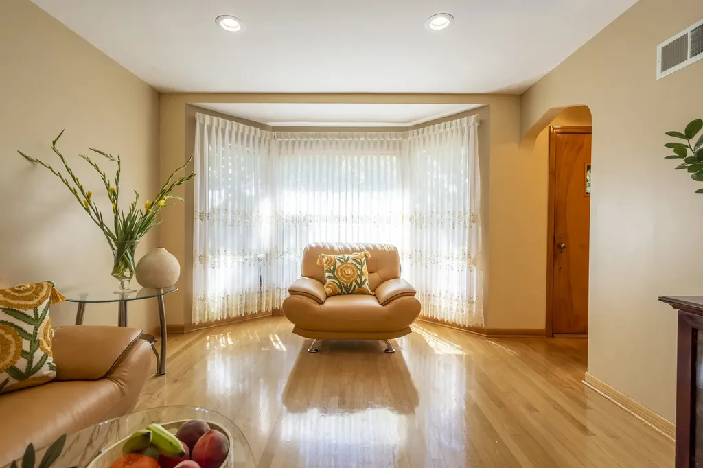 4833 North Moody Avenue Chicago IL 60630