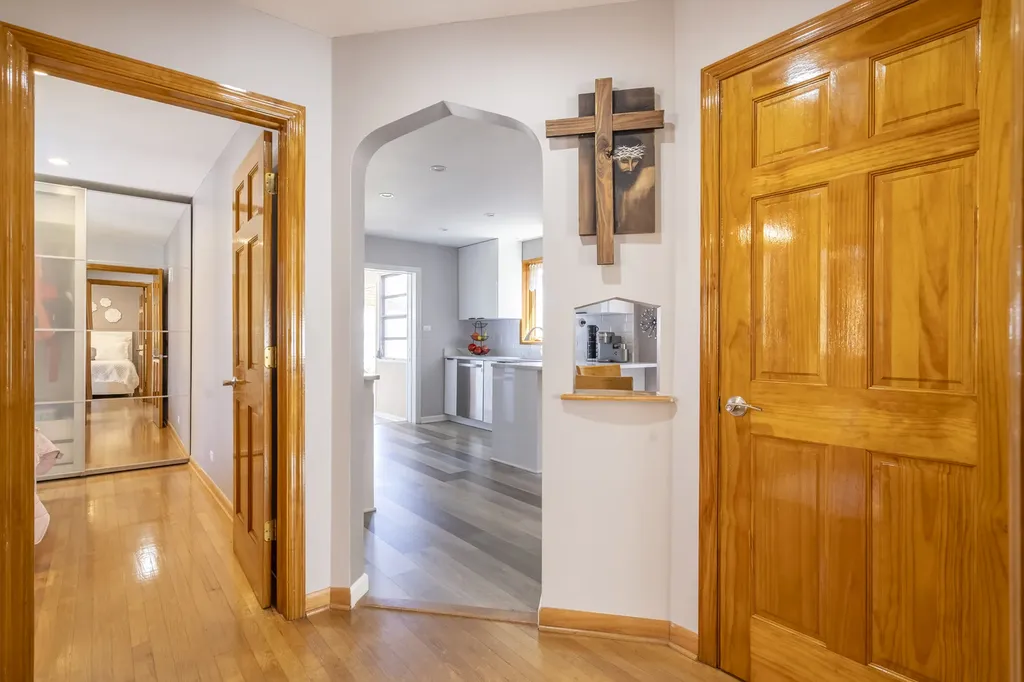4833 North Moody Avenue Chicago IL 60630