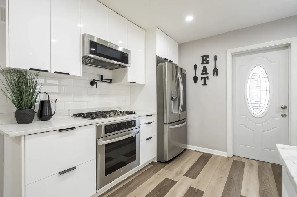 4833 North Moody Avenue Chicago IL 60630