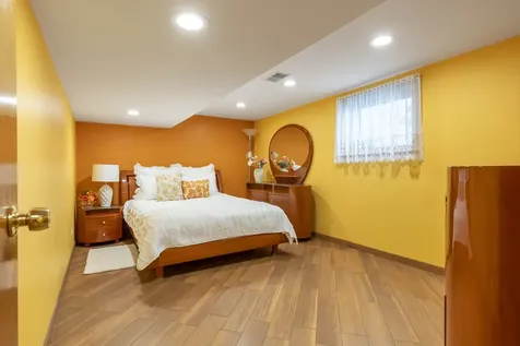 4833 North Moody Avenue Chicago IL 60630