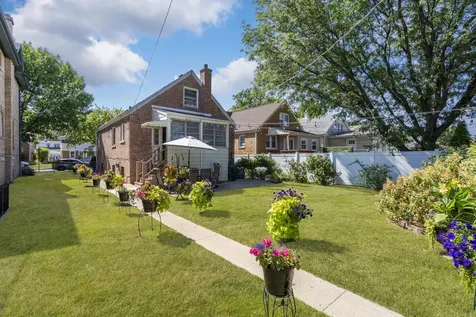4833 North Moody Avenue Chicago IL 60630