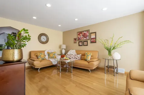 4833 North Moody Avenue Chicago IL 60630