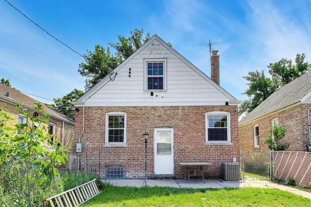 3844 North Pacific Avenue Chicago IL 60634