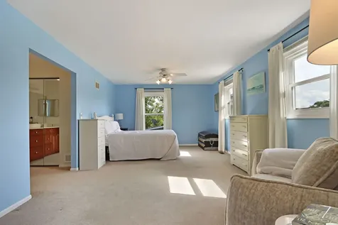1137 Lockwood Court E Buffalo Grove IL 60089