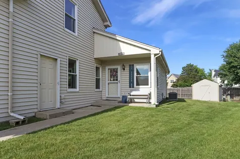 1137 Lockwood Court E Buffalo Grove IL 60089