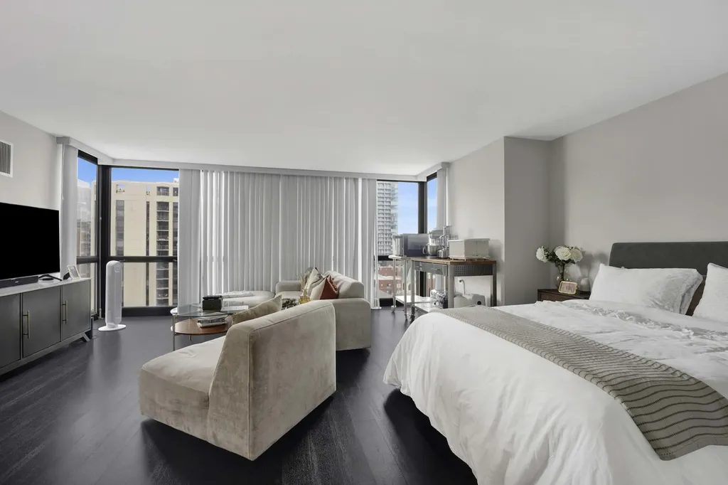 1122 North Clark Street Chicago IL 60610