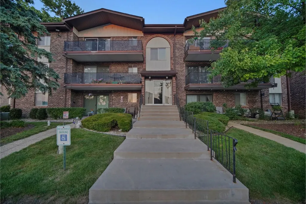 13911 James Drive Crestwood IL 60418