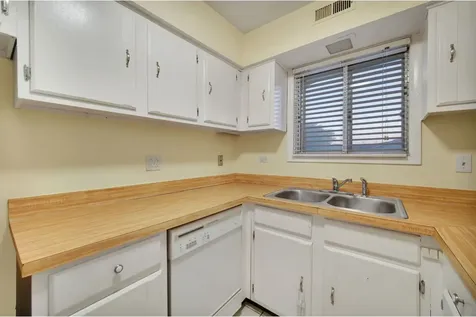 13911 James Drive Crestwood IL 60418