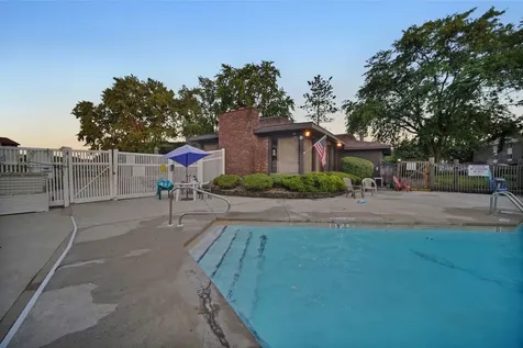 13911 James Drive Crestwood IL 60418