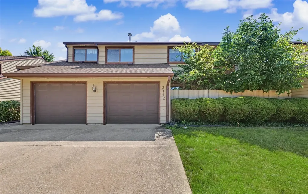 2142 Harbortown Circle Champaign IL 61821
