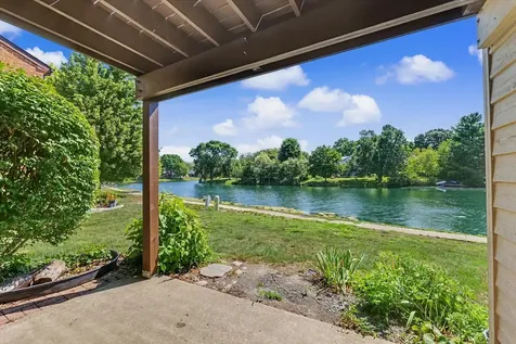 2142 Harbortown Circle Champaign IL 61821