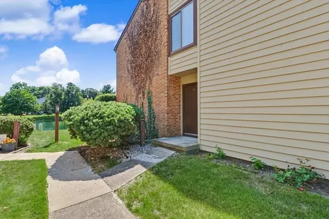 2142 Harbortown Circle Champaign IL 61821