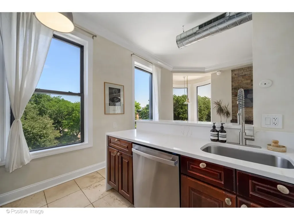 1135 West Webster Avenue Chicago IL 60614