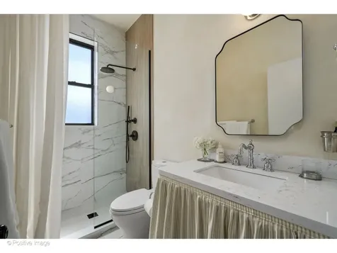 1135 West Webster Avenue Chicago IL 60614