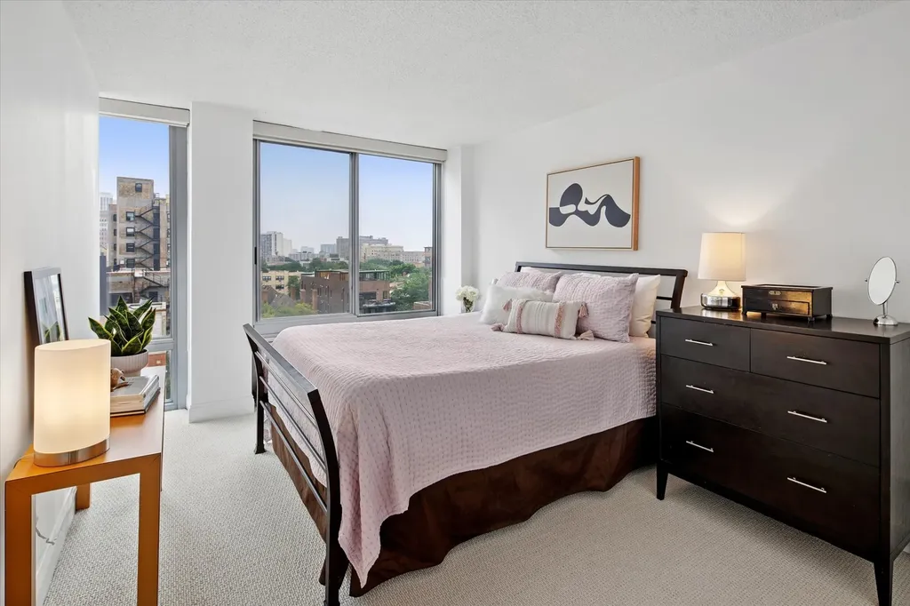 450 West Briar Place Chicago IL 60657
