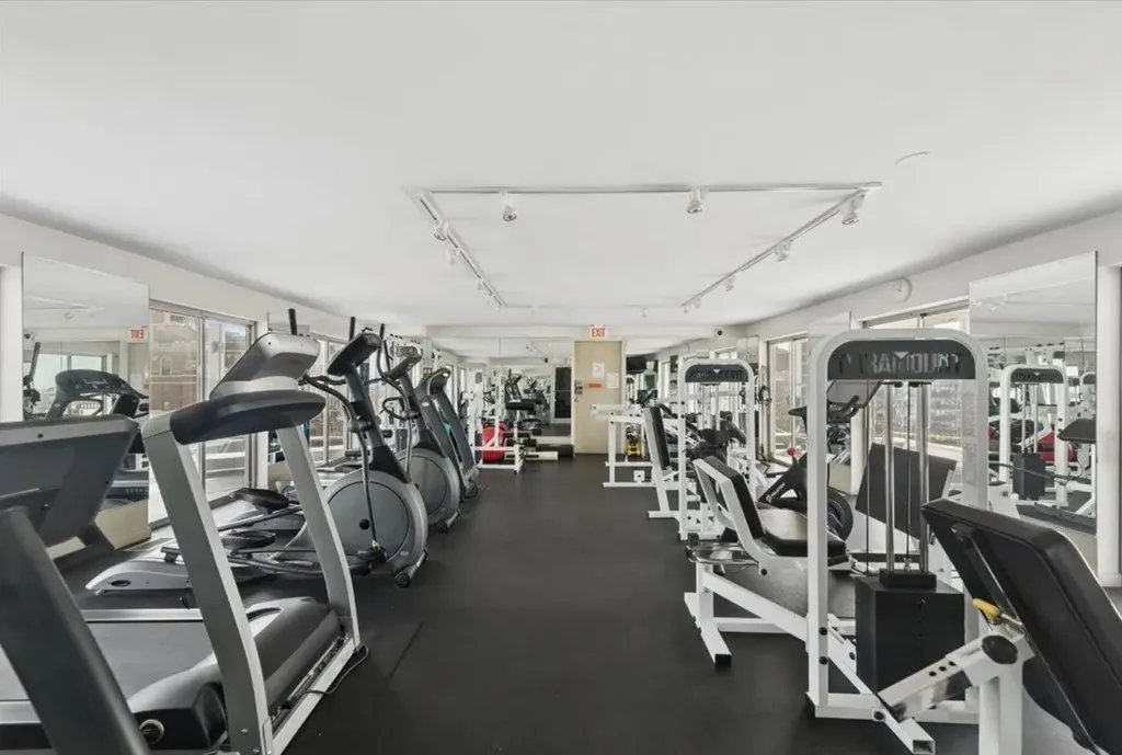 450 West Briar Place Chicago IL 60657