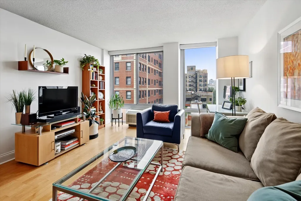 450 West Briar Place Chicago IL 60657