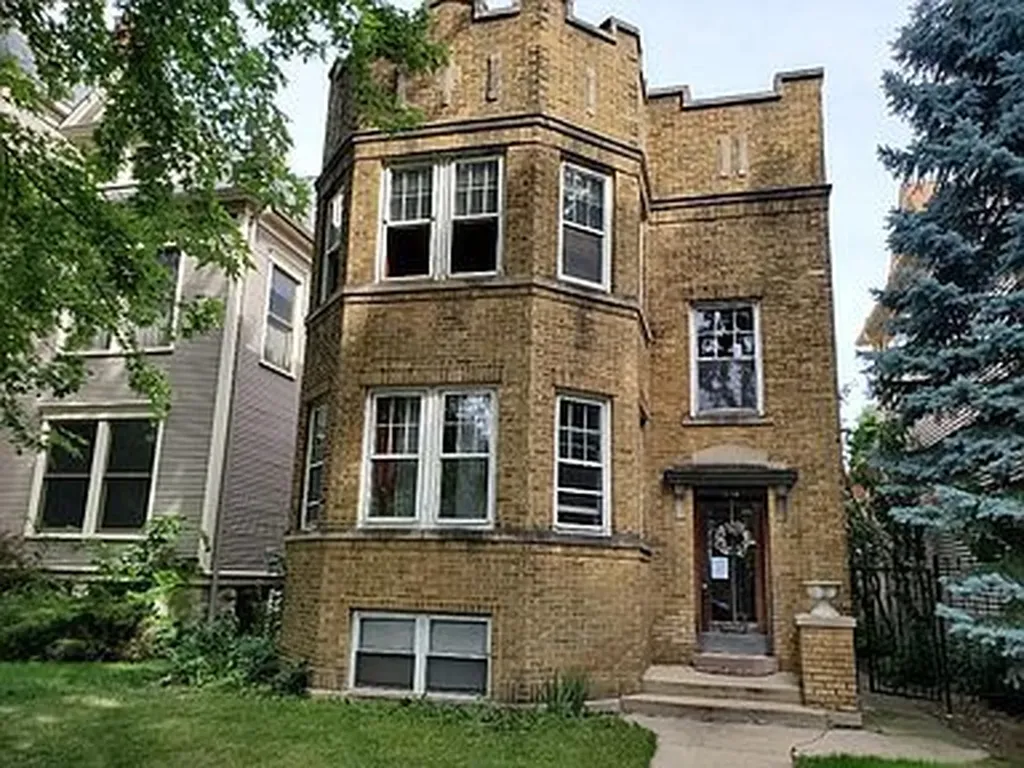 1836 West Byron Street Chicago IL 60613