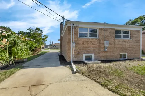 930 East 161st Place South Holland IL 60473