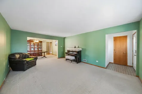 7017 West Jarvis Avenue Niles IL 60714