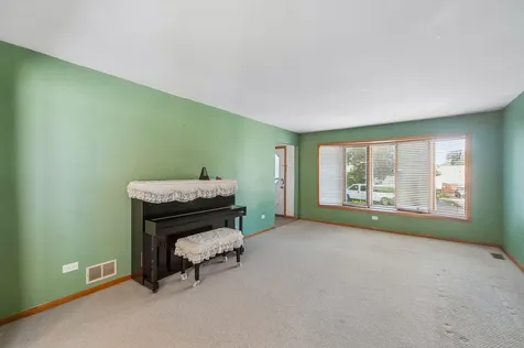 7017 West Jarvis Avenue Niles IL 60714