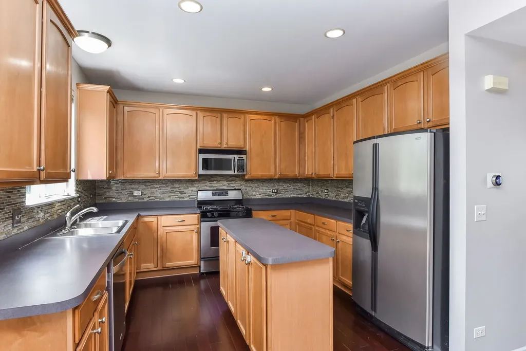 554 Declaration Lane Aurora IL 60502