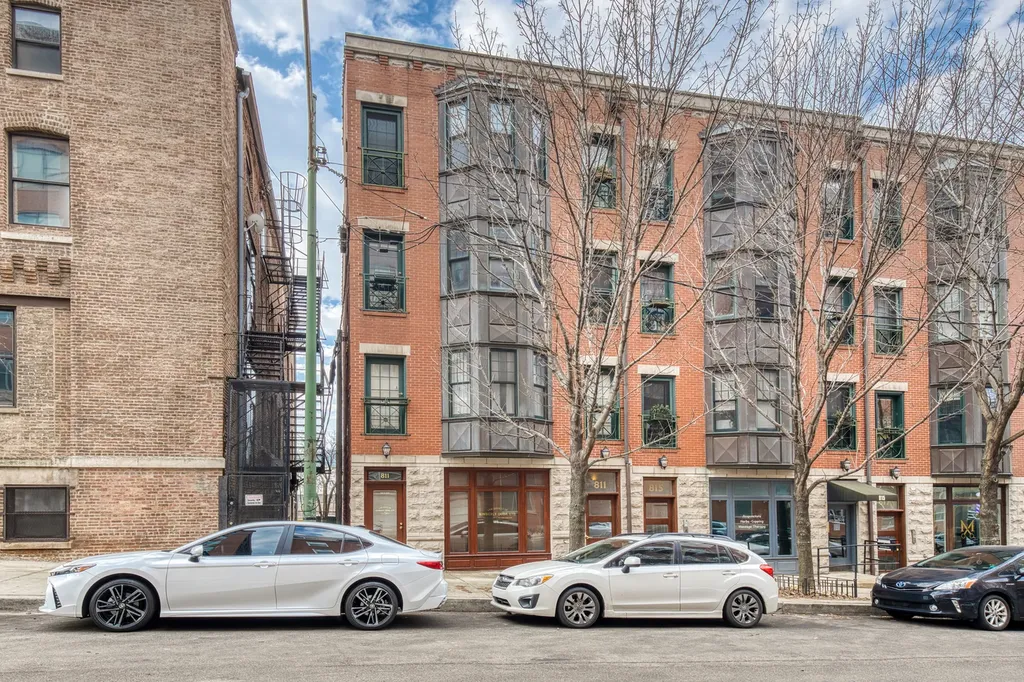 811 West Superior Street Chicago IL 60642