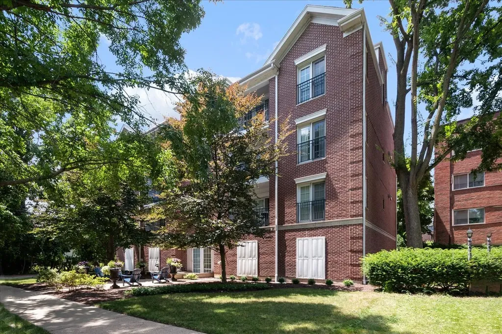 2536 Mcdaniel Avenue Evanston IL 60201