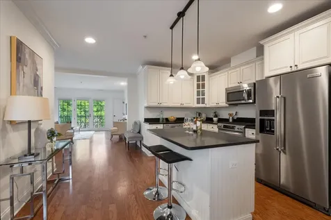 2536 Mcdaniel Avenue Evanston IL 60201