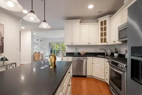 2536 Mcdaniel Avenue Evanston IL 60201