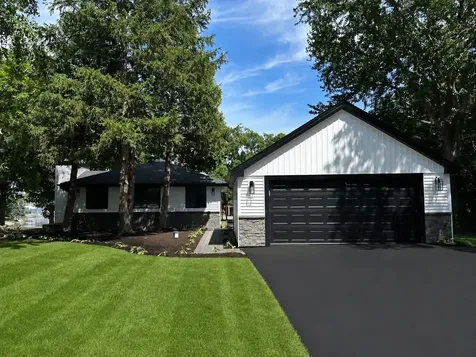 34803 North Hiawatha Trail Mchenry IL 60051