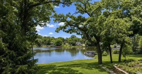 34803 North Hiawatha Trail Mchenry IL 60051