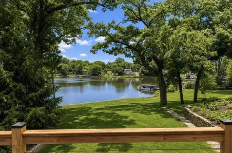 34803 North Hiawatha Trail Mchenry IL 60051
