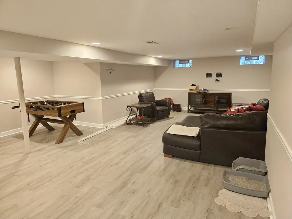 8059 South Sawyer Avenue Chicago IL 60652